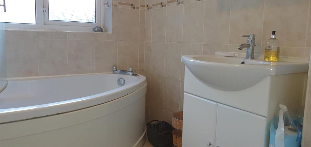 プール 2 Bed Semi-Detached Houseヴィラ エクステリア 写真